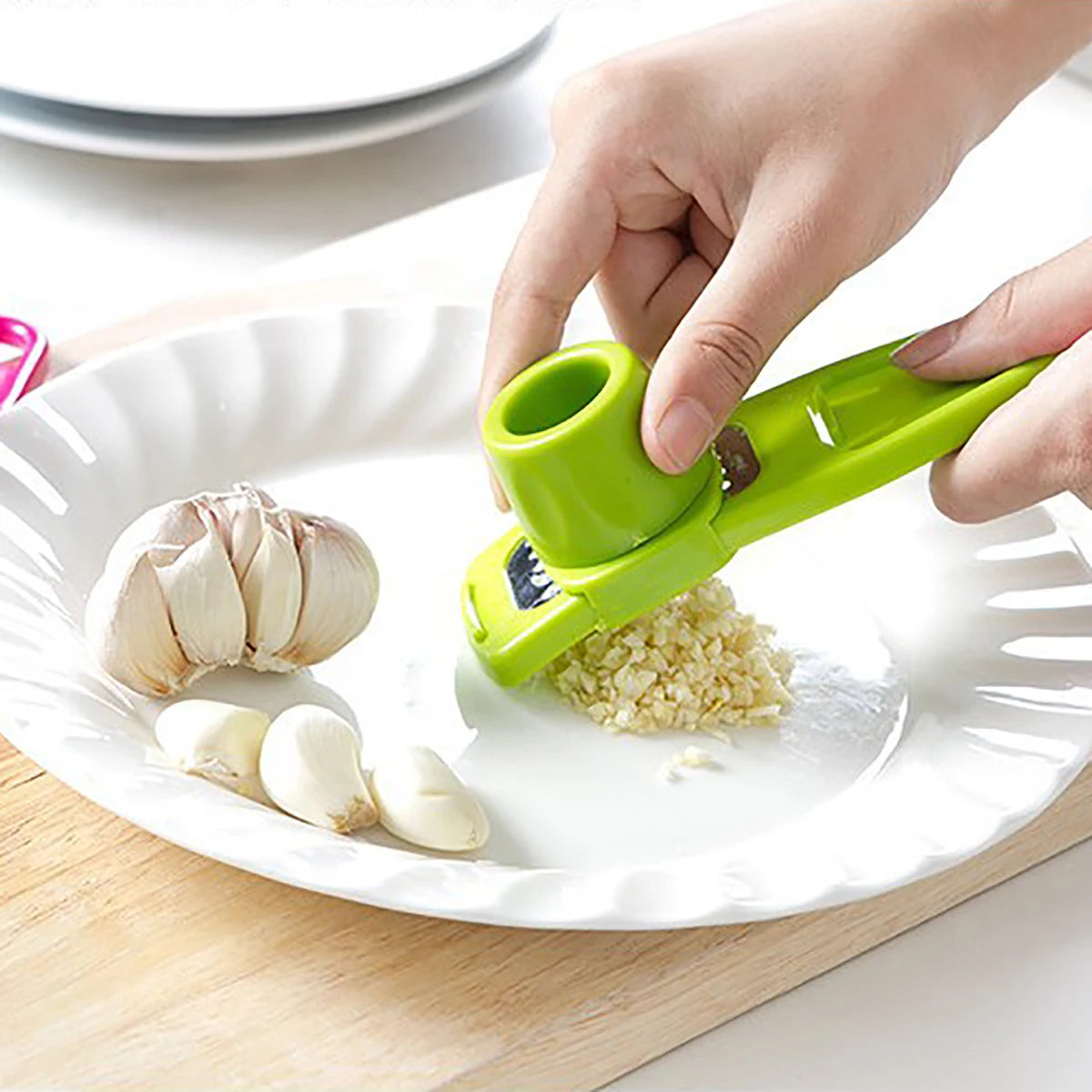 🧄 Ginger & Garlic Grater – Effortless Flavor in Seconds!